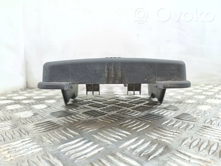 Volkswagen PASSAT B7 Tapa/cubierta para la caja de la batería 3C0915443A