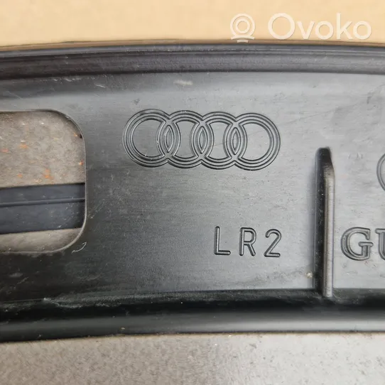 Audi Q3 8U Moldingas ant galinio sparno 8U0853817B