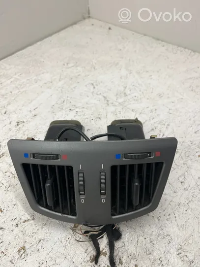 BMW 7 E65 E66 Centrālais gaisa ventilācijas režģis 8385257