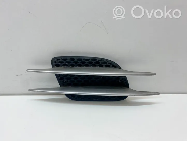 Mercedes-Benz SL R230 Grille d'aile 2306900136