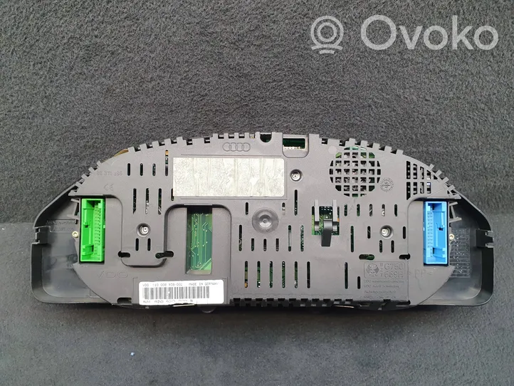 Audi A4 S4 B5 8D Speedometer (instrument cluster) 8D0920900B