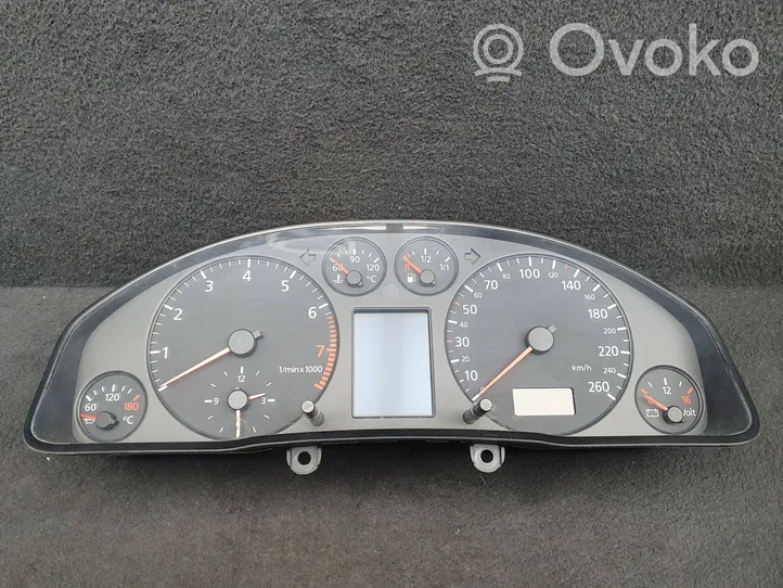 Audi A4 S4 B5 8D Spidometrs (instrumentu panelī) 8D0919880E