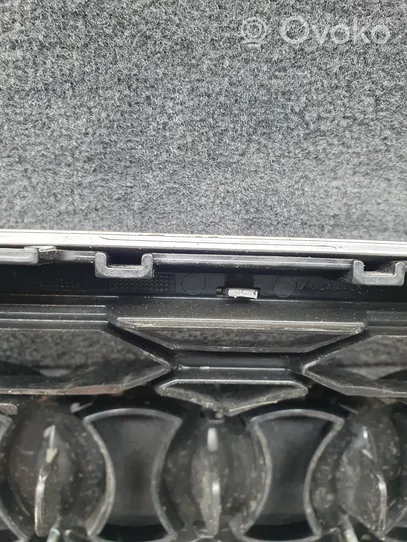 Audi RS6 C7 Kühlergrill 4G0853653N