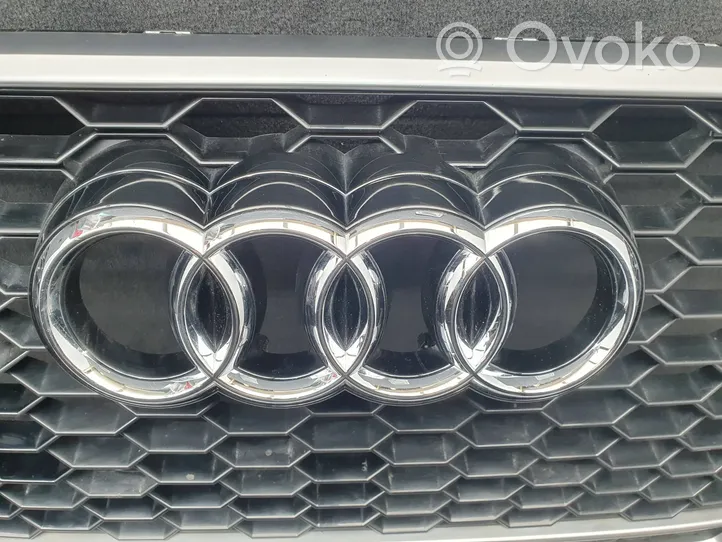 Audi RS6 C7 Grotelės priekinės 4G0853653N