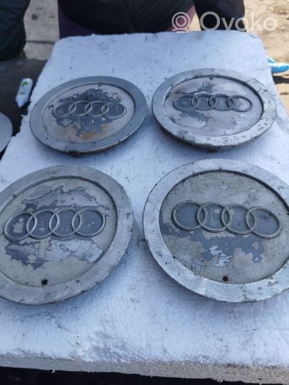 Audi A4 S4 B5 8D Mozzo/copricerchi/borchia della ruota R15 4BQ601165J