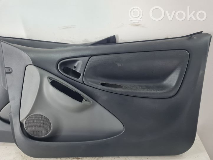 Toyota Yaris Rivestimento del pannello della portiera anteriore 