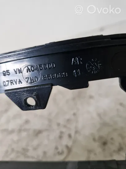 Volkswagen Sharan Inne części wnętrza samochodu 7m0858089