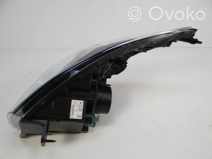 Opel Vivaro Lampa przednia 260107798R