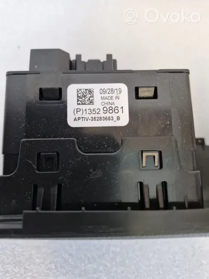 Buick Encore II USB socket connector 13529861