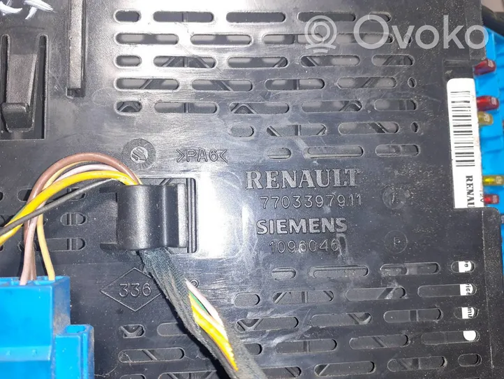 Renault Megane I Module de fusibles 7703397911