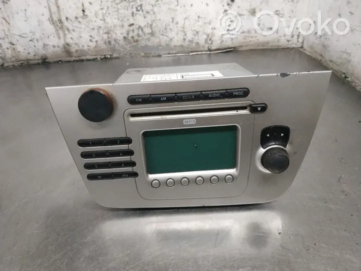 Seat Altea Panel / Radioodtwarzacz CD/DVD/GPS W05P1035186