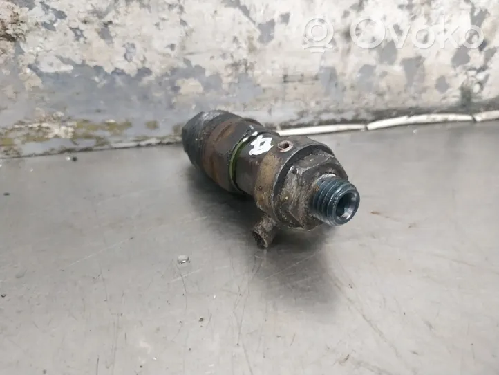 Opel Combo B Injecteur de carburant 881090