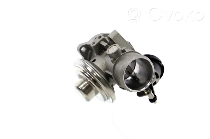 Volkswagen Bora Refroidisseur de vanne EGR 038129637B