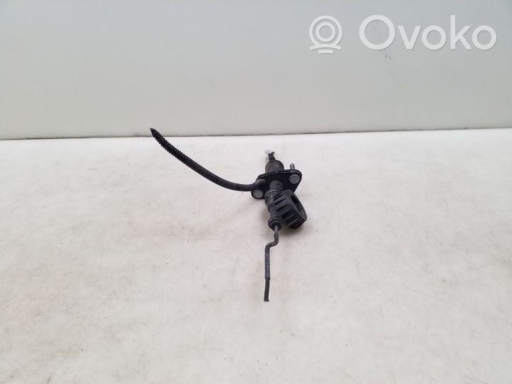 Opel Astra J Clutch master cylinder 55561915