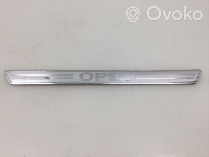 Opel Meriva B Front sill trim cover 13267113