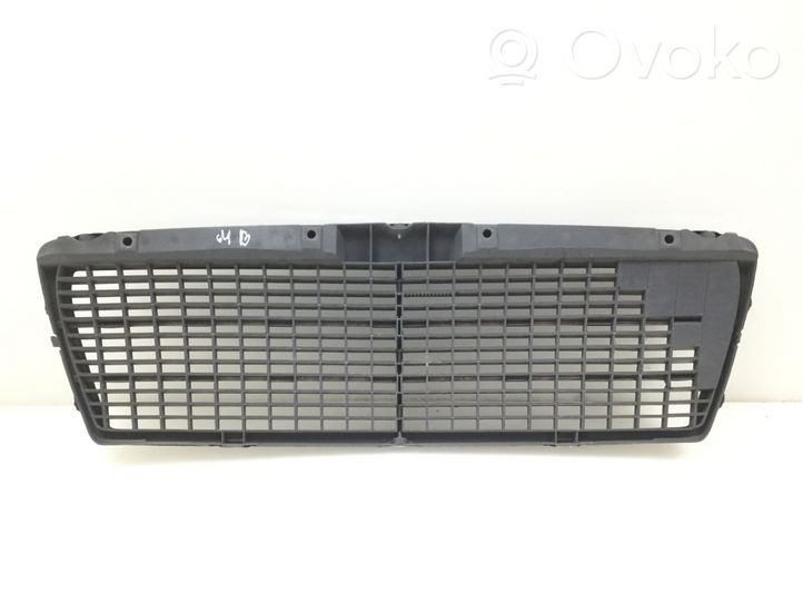 Mercedes-Benz E W210 Grille de calandre avant 