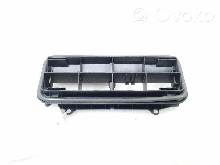 Nissan Juke I F15 Grill / Wlot powietrza błotnika przedniego 8200213712