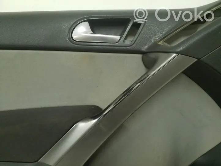 Volkswagen Tiguan Rivestimento del pannello della portiera anteriore 5N0867011