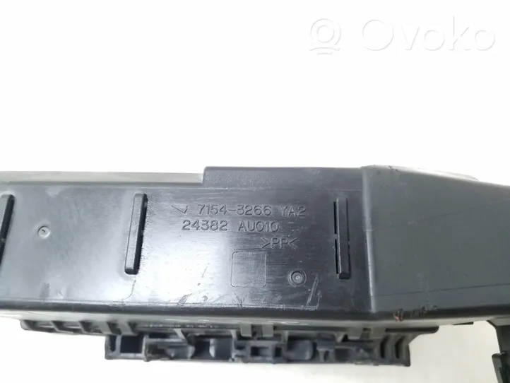 Nissan X-Trail T30 Module de fusibles 24382AU010