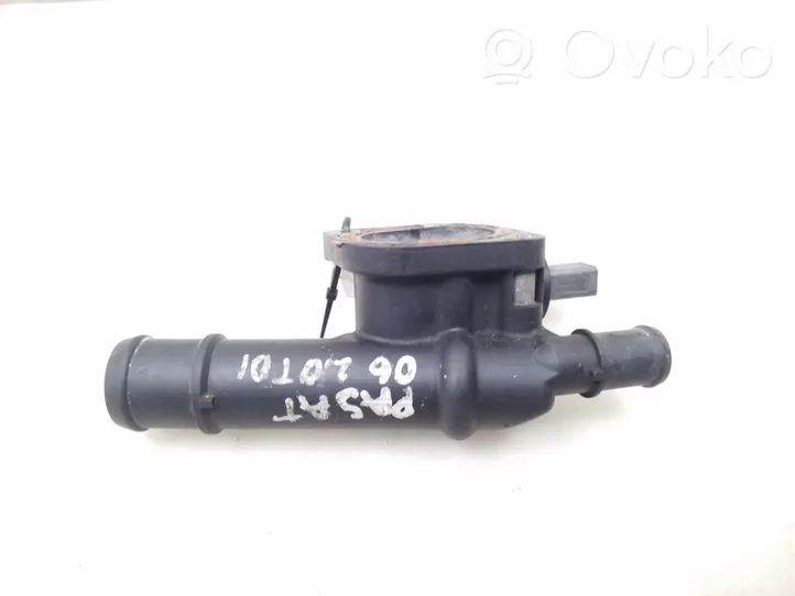 Volkswagen PASSAT B6 Termostato/alloggiamento del termostato 03G121132B