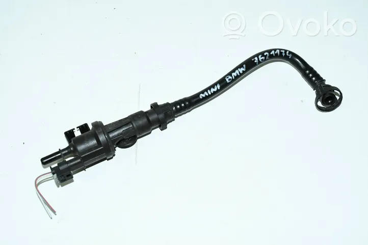 BMW 2 F45 Valvola sfiato del serbatoio 7621174