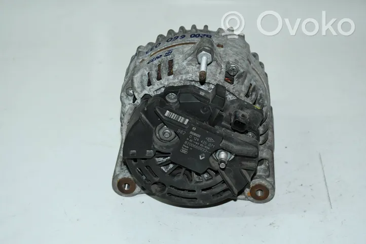 Renault Clio III Generatore/alternatore 8200660033