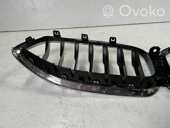 BMW 8 G15 Maskownica / Grill / Atrapa górna chłodnicy 8092664