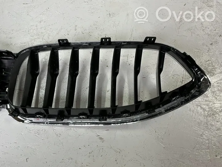 BMW 8 G15 Maskownica / Grill / Atrapa górna chłodnicy 8092664