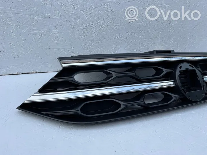 Volkswagen T-Roc Atrapa chłodnicy / Grill 2GA853653H