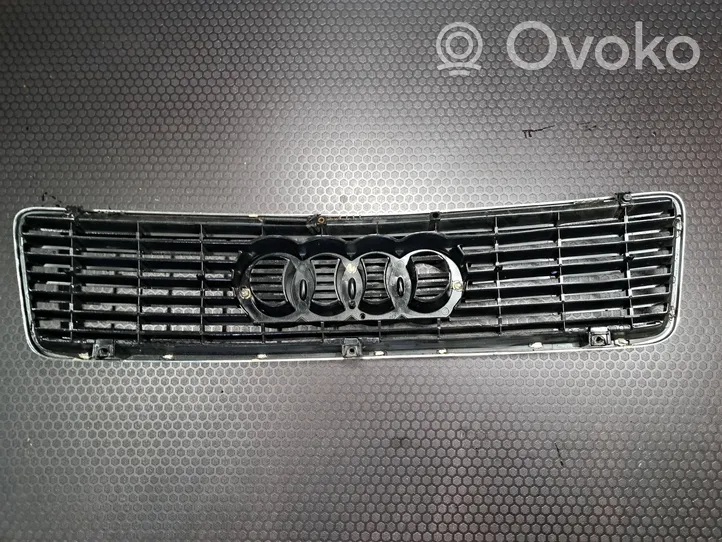 Audi 100 S4 C4 Grotelės priekinės 4A0853651