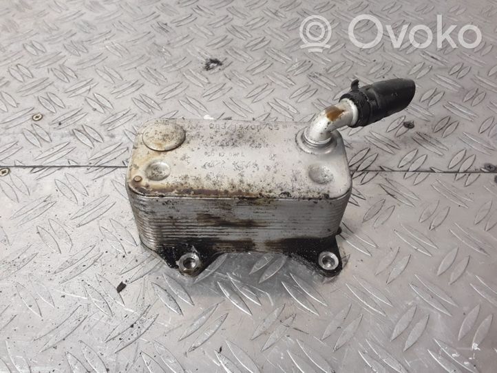 Volkswagen Touran I Radiateur d'huile moteur 06D117021C