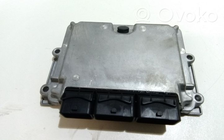 Citroen C5 Calculateur moteur ECU 9637137380