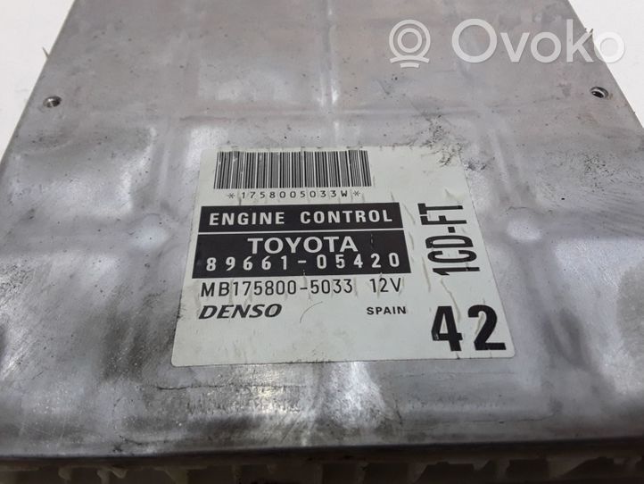 Toyota Avensis T220 Unidad de control/módulo del motor 8966105420
