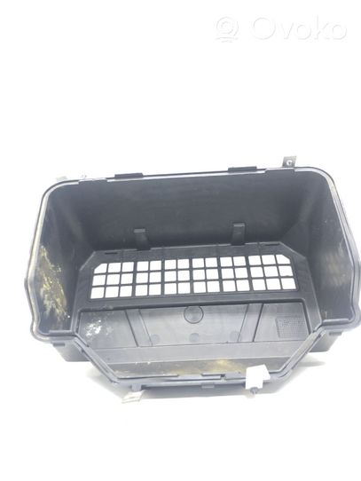 Volkswagen Touareg I Couvercle de boîtier de batterie 7L00102780