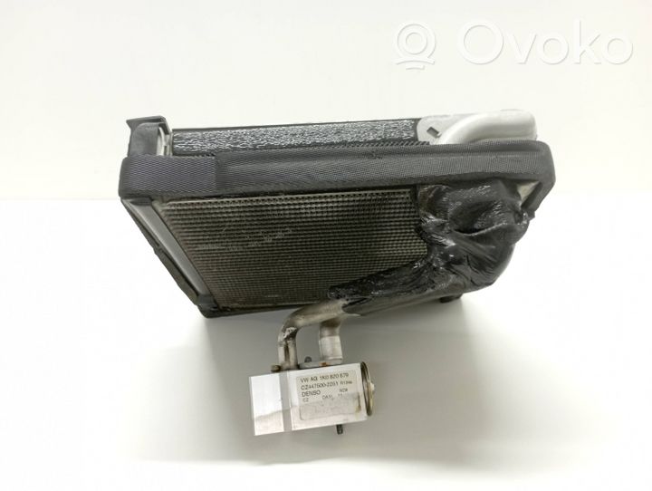 Volkswagen PASSAT B7 Oro kondicionieriaus radiatorius (salone) 1K0820679