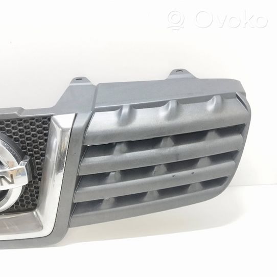 Nissan Qashqai+2 Grille calandre supérieure de pare-chocs avant 9693M4213