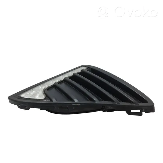 Ford Focus Etupuskurin alempi jäähdytinsäleikkö C0100143