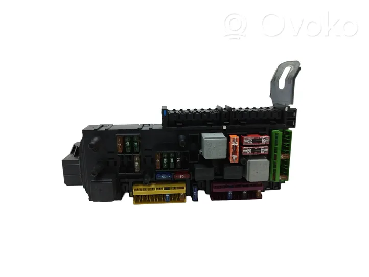 Mercedes-Benz CLS C218 X218 Module de fusibles 2129060105