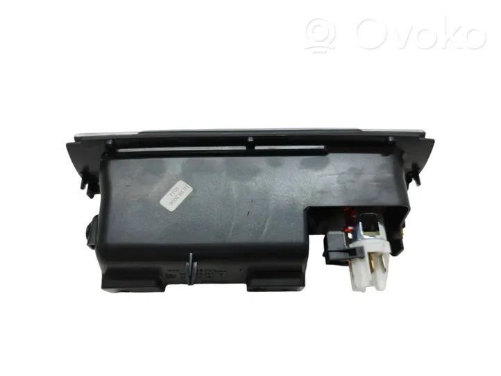 Volkswagen PASSAT B6 Peleninė panelėje 3C0857961