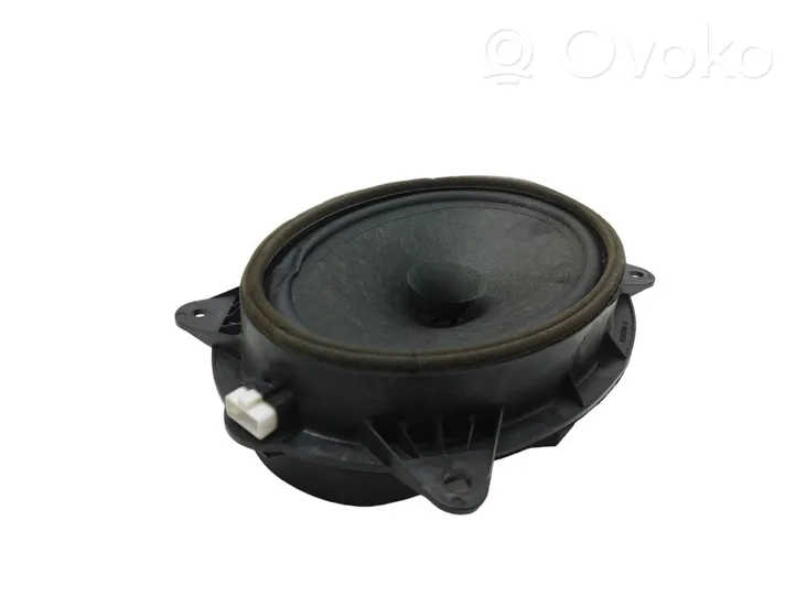 Toyota Avensis T270 Altoparlante portiera anteriore 8616005140