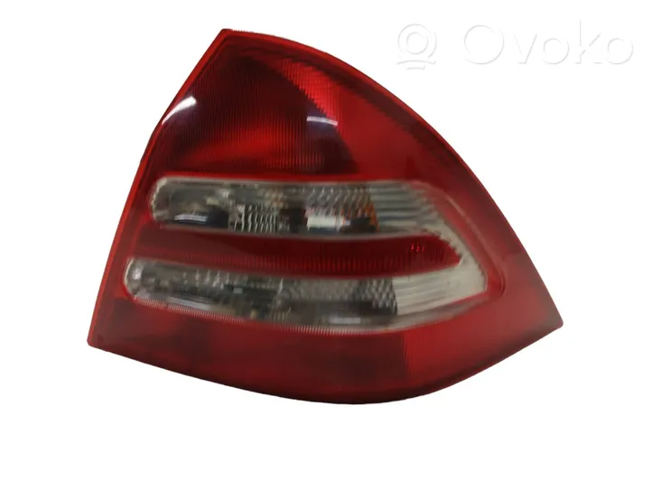 Mercedes-Benz C W203 Lampa tylna 3311