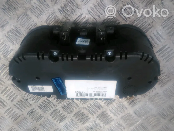 Volkswagen Polo V 6R Speedometer (instrument cluster) 6R0920861F