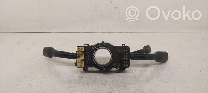 Audi A4 S4 B5 8D Leva/interruttore dell’indicatore di direzione e tergicristallo 4D0953513B