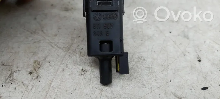 Audi A4 S4 B5 8D Clutch pedal sensor 811907343B