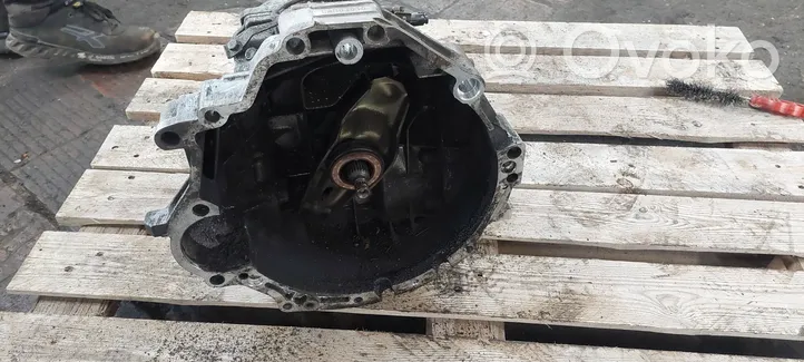 Audi A4 S4 B5 8D Mechaninė 5 pavarų dėžė 012301103T