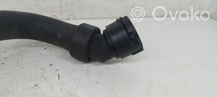 Volkswagen PASSAT B5 Durite de refroidissement tube 