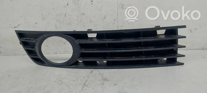 Audi A4 S4 B6 8E 8H Grille inférieure de pare-chocs avant 8E0807682A