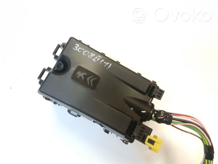 Peugeot 3008 II Module de fusibles 9675730380