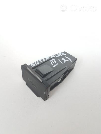 Mitsubishi Outlander Connecteur/prise USB 8718A007