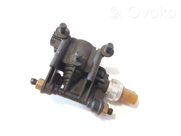 Land Rover Discovery 3 - LR3 Air suspension valve block RVH000046